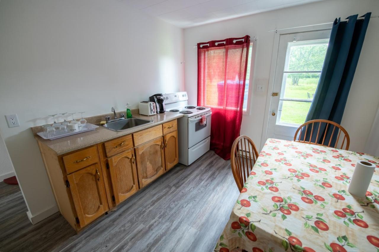 Motel Fleur De Lys Мейгог Экстерьер фото